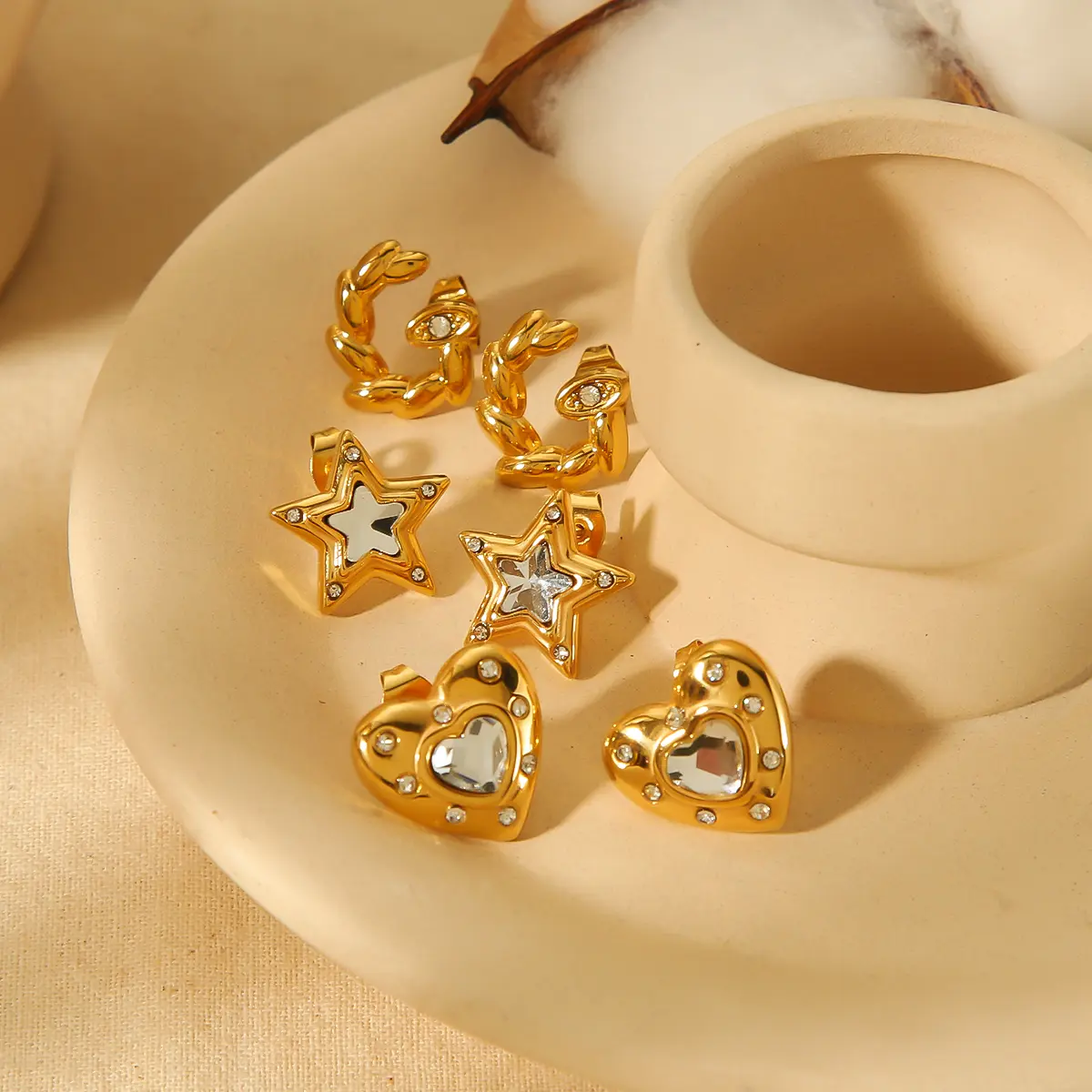 1 paire de boucles d'oreilles à tige géométriques en forme de cœur en acier inoxydable plaqué or 18 carats avec strass pour femmes h5 